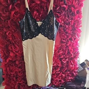 Skweez Cout Women's Elegant Black and Cream Lace Slip Dress Size Large Like New